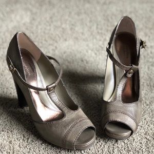 Vera Wang rosella taupe heels 8.5